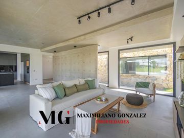 Casa en venta, 6 ambientes. Terralagos, Canning