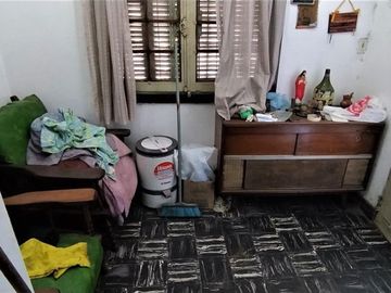 Casa en venta - 3 Dormitorios 1 Baño - Cochera - 454Mts2 - Morón