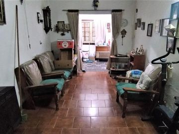 Casa en venta - 3 Dormitorios 1 Baño - Cochera - 454Mts2 - Morón