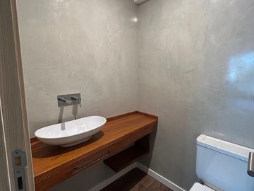 Lencke vende - Edificio Los Fresnos, amplio 2 ambientes c/balcon terraza y parrilla