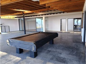 CASA MODERNA EN VENTA Y RENTA A 3 MINUTOS DE AVANDARO