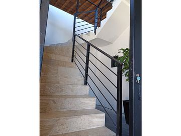 CASA MODERNA EN VENTA Y RENTA A 3 MINUTOS DE AVANDARO
