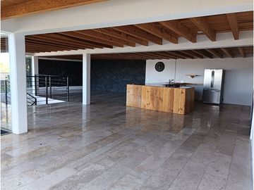 CASA MODERNA EN VENTA Y RENTA A 3 MINUTOS DE AVANDARO