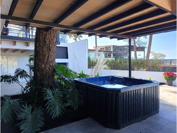 CASA MODERNA EN VENTA Y RENTA A 3 MINUTOS DE AVANDARO