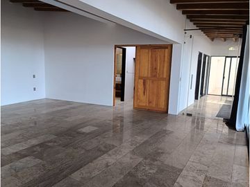CASA MODERNA EN VENTA Y RENTA A 3 MINUTOS DE AVANDARO