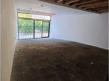 CASA MODERNA EN VENTA Y RENTA A 3 MINUTOS DE AVANDARO