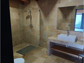 CASA MODERNA EN VENTA Y RENTA A 3 MINUTOS DE AVANDARO