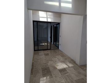 CASA MODERNA EN VENTA Y RENTA A 3 MINUTOS DE AVANDARO