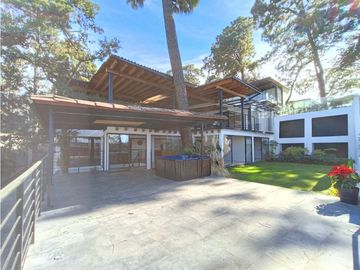 CASA MODERNA EN VENTA Y RENTA A 3 MINUTOS DE AVANDARO