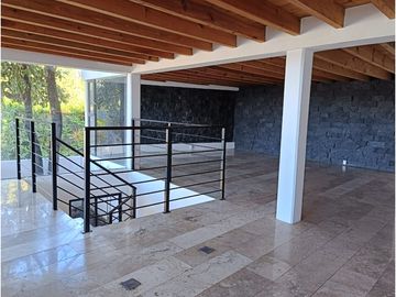 CASA MODERNA EN VENTA Y RENTA A 3 MINUTOS DE AVANDARO
