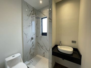 CASA EN VENTA EN PRIVADA EVEREST - CUMBRES MONTERREY, N.L.