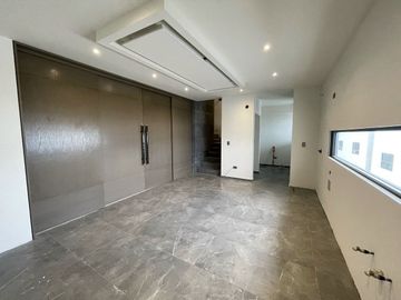 CASA EN VENTA EN PRIVADA EVEREST - CUMBRES MONTERREY, N.L.