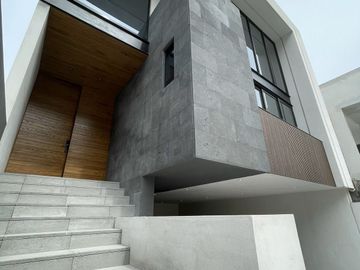 CASA EN VENTA EN PRIVADA EVEREST - CUMBRES MONTERREY, N.L.