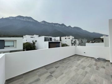 CASA EN VENTA EN PRIVADA EVEREST - CUMBRES MONTERREY, N.L.