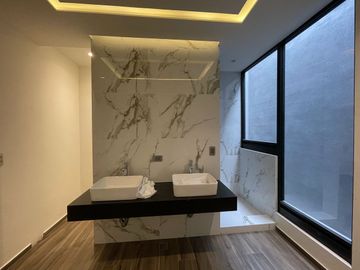 CASA EN VENTA EN PRIVADA EVEREST - CUMBRES MONTERREY, N.L.