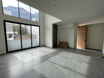CASA EN VENTA EN PRIVADA EVEREST - CUMBRES MONTERREY, N.L.
