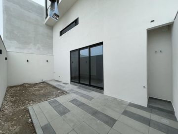 CASA EN VENTA EN PRIVADA EVEREST - CUMBRES MONTERREY, N.L.