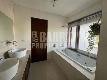 Casa en Venta en Chicureo / Piedra Roja