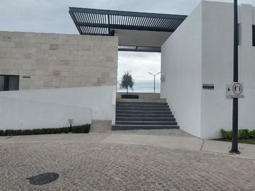 Hermosa Casa en Zibata con hasta cinco recamaras