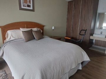 Hermosa Casa en Zibata con hasta cinco recamaras