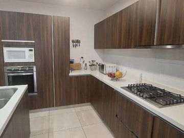 Hermosa Casa en Zibata con hasta cinco recamaras