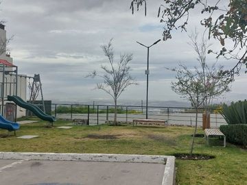 Hermosa Casa en Zibata con hasta cinco recamaras