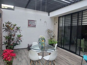 Hermosa Casa en Zibata con hasta cinco recamaras