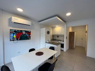 VENTA de 1 gran ambiente con balcón en la mejor zona de San Telmo, a metros de Puerto Madero