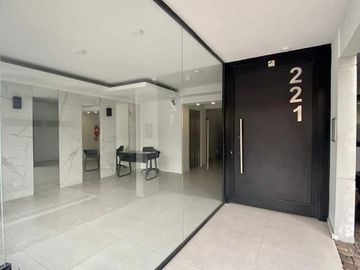 VENTA de 1 gran ambiente con balcón en la mejor zona de San Telmo, a metros de Puerto Madero