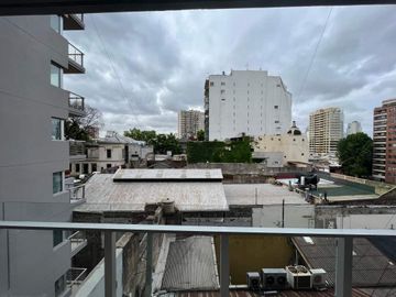 VENTA de 1 gran ambiente con balcón en la mejor zona de San Telmo, a metros de Puerto Madero
