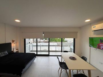 VENTA de 1 gran ambiente con balcón en la mejor zona de San Telmo, a metros de Puerto Madero