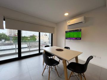 VENTA de 1 gran ambiente con balcón en la mejor zona de San Telmo, a metros de Puerto Madero