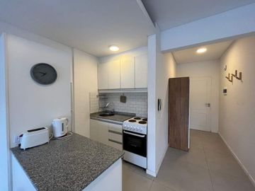 VENTA de 1 gran ambiente con balcón en la mejor zona de San Telmo, a metros de Puerto Madero