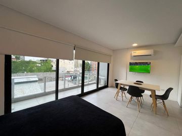 VENTA de 1 gran ambiente con balcón en la mejor zona de San Telmo, a metros de Puerto Madero