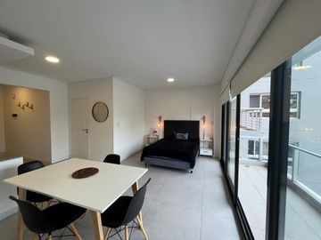 VENTA de 1 gran ambiente con balcón en la mejor zona de San Telmo, a metros de Puerto Madero