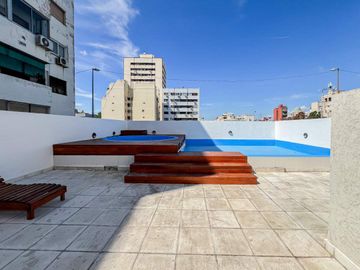 VENTA de 1 ambiente al frente con balcón y piscina