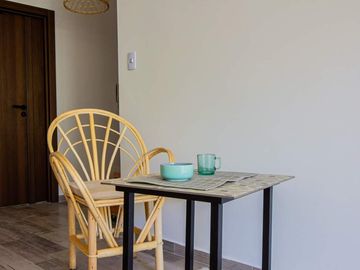 VENTA de 1 ambiente al frente con balcón y piscina