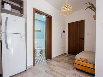 VENTA de 1 ambiente al frente con balcón y piscina