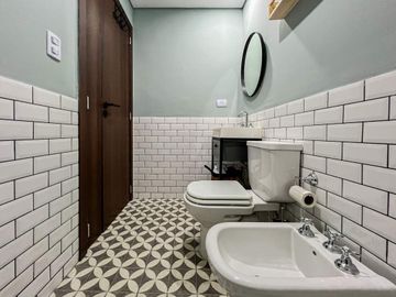 VENTA de 1 ambiente al frente con balcón y piscina
