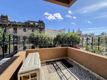 VENTA de 1 ambiente al frente con balcón y piscina