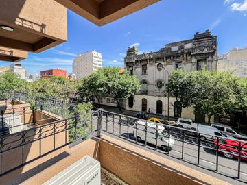 VENTA de 1 ambiente al frente con balcón y piscina