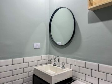 VENTA de 1 ambiente al frente con balcón y piscina