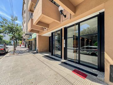VENTA de 1 ambiente al frente con balcón y piscina