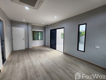 4 Bedroom Townhouse for sale at Pruksa Ville 42 Terdthai-Kalpapruk