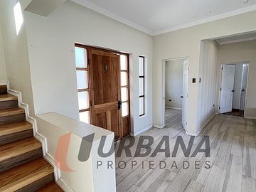 EXCLUSIVA CASA EN LA CIUDAD DE ANDACOLLO