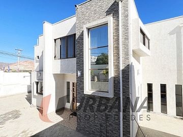EXCLUSIVA CASA EN LA CIUDAD DE ANDACOLLO