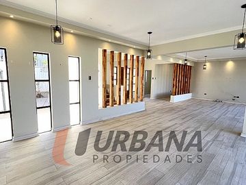 EXCLUSIVA CASA EN LA CIUDAD DE ANDACOLLO