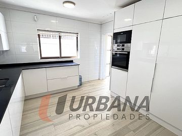 EXCLUSIVA CASA EN LA CIUDAD DE ANDACOLLO