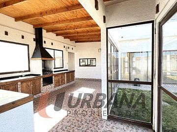 EXCLUSIVA CASA EN LA CIUDAD DE ANDACOLLO