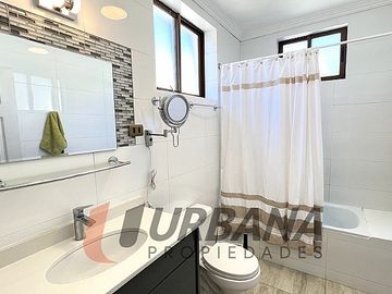 EXCLUSIVA CASA EN LA CIUDAD DE ANDACOLLO
